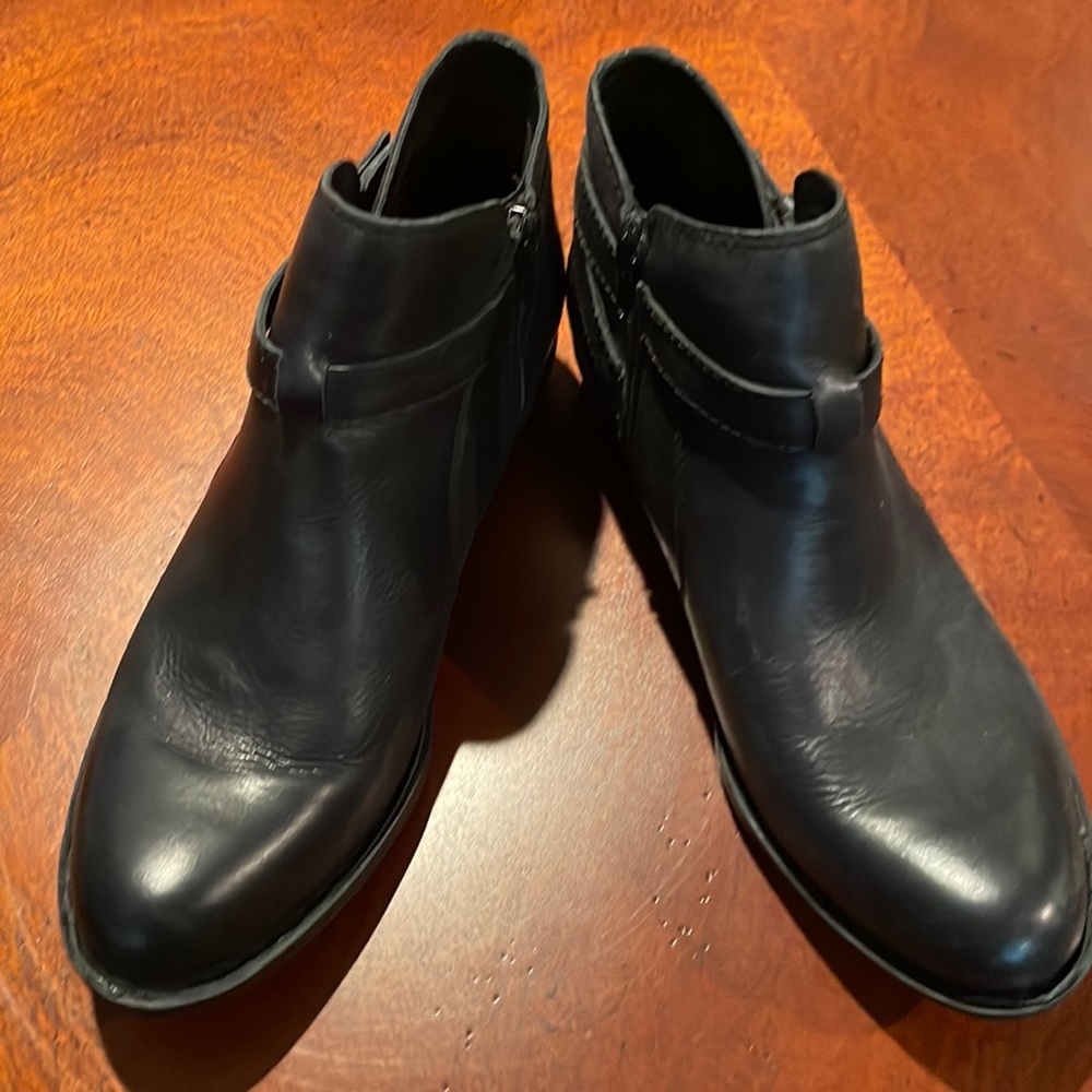 Born ankle hight boots